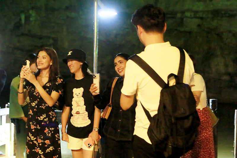 中東網(wǎng)紅組團(tuán)打卡張家界