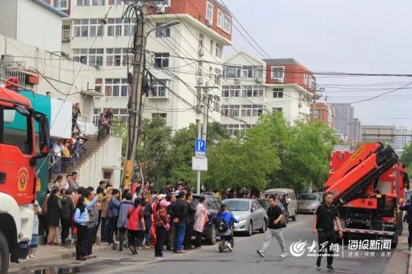 突發(fā)！青島一居民樓發(fā)生爆燃！已造1人死亡，7人受傷！3公里外有震感…