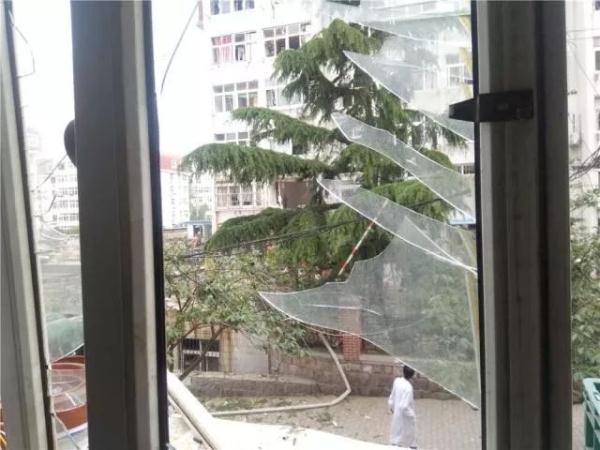 突發(fā)！青島一居民樓發(fā)生爆燃！已造1人死亡，7人受傷！3公里外有震感…