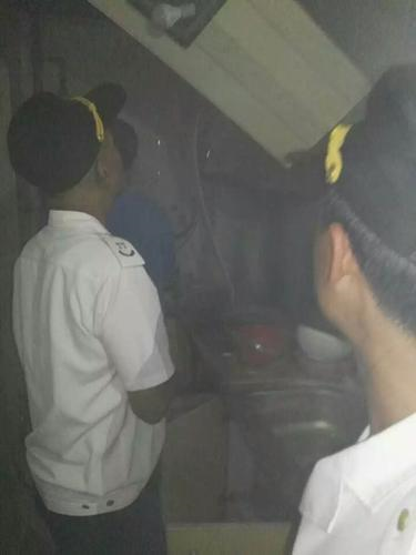 巡防隊員在查看現(xiàn)場