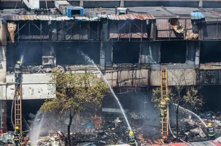 煤氣罐有沒(méi)忘關(guān)閥門(mén)？ 爆燃事故給餐館沉重警示