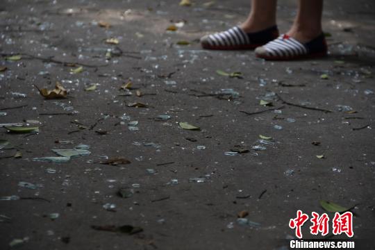 圖為煤氣爆燃民房。 朱柳融 攝